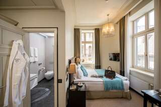 Отель Astoria Hotel Львов Классический двухместный номер с 1 кроватью или 2 отдельными кроватями-1